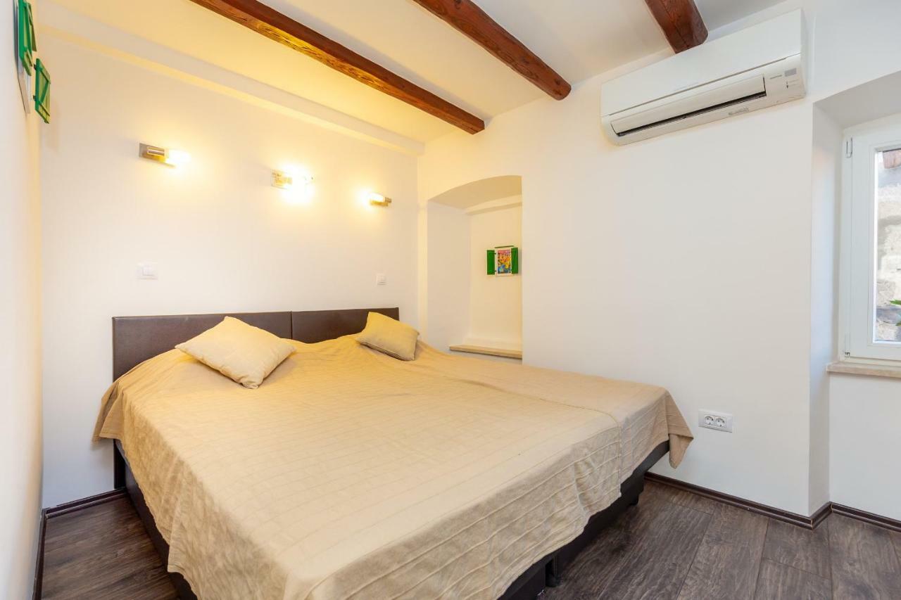 City Wall'S Studio Apartment Ragusa Esterno foto